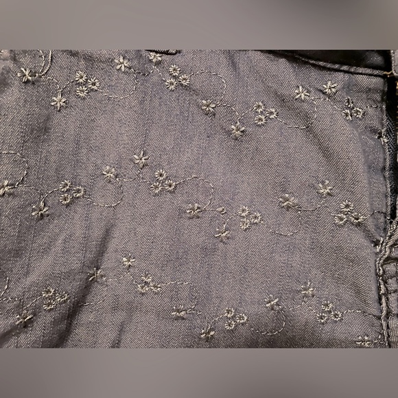 2 for $6 Low rise jeans shorts w/embroidery - Picture 6 of 6
